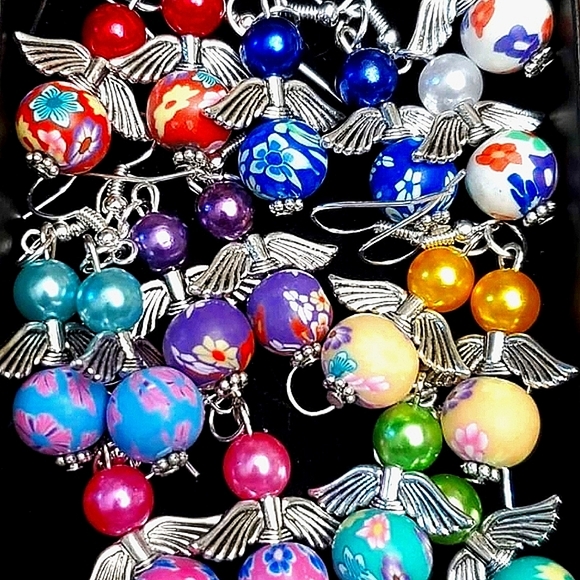 Choice of 6 pair of angel beaded earrings w/pearl & polymer. - Picture 8 of 10